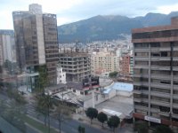 Quito.  Pohled z okna hotelu Swissotel Quito na Quito.Den 2.