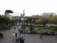 Quito.  Náměstí  Plaza Mayor nebo Plaza Grande, naproti prezidentského paláce.