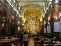 Quito. IGLESIA DE LA COMPAÑÍA DE JESÚS  Výzdoba je impozantní. Samé zlato a mistrovské řezbářské umění.
