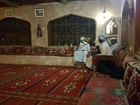 Tábor Arabian Oryx camp.  Společenská místnost. Zde se 3 muzikanti snažili navodit pouštní atmosféru. Svou provenienci prokládali také světovými hity. Ale v duchu arabské hudby. : Wahiba sands.