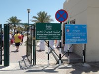 Propast Bimmah  Bimmah - Sink hole park (arabsky Hawaiyat Najm) je asi 1 hodiny jízdy autobusem z Muscatu. : Propast Bimmah