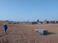 Poušť  Wahiba sands.  Nomádský stan a sídlo. : Wahiba sands.