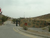 Cestou k Saig, Jebel Achbar  Takto vypadá policejní stanice v Ománu cestou na náhorní plošinu k Jebel Akhbar.