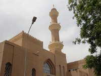 Nizwa  Hned vedle tržnice je mešita , kterou nechal postavit sultán Kábus. : Nizva