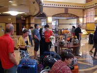 Muscat  Už jsme v hotelu Golden Tulip. Platí jej Oman Air, který nás do Musandamu nedopravil. My teď musíme změnit program.