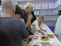 Salalah  Halwa je  směs hnědého cukru, přepuštěného másla „Ghí“ a vody, a tato směs se několik hodin vaří a po celou dobu intenzivně míchá. Tak vznikne hnědý sirup, do kterého se následně přidává škrob, růžová voda, různé růžové esence, kardamom, šafrán a muškátový oříšek, čímž vznikne lepivá hmota, která se následně umístí do misek, a nakonec posype mandlemi a ořechy. Jde o tradiční výrobu, které se většinou věnují muži. Receptury jsou i stovky let staré a jsou přísně chráněným tajemstvím.