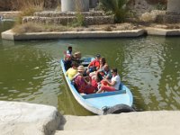 Wadi Ash Shab  Na vyschlé koryto musíme přejet přes řeku. Tam jsme se mu rozprchli a pak už nevěděl za koho má odpovědnost. Až později nám řekli že se tady zabil jeden Němec, který uklouzl na mokrém balvanu a spadl na hlavu. : Wadi Ash Shab