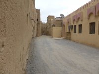 Vesnice stará Al Hamra  Ale i tato čtvrť má naději. Postupně se sem lidé vracejí a začínají domy opravovat. : Al Hamra